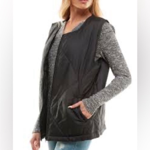 Black Puffer Vest by Socialite -Mae Plus Size Puffer Vest with Pockets NEW - Picture 1 of 12